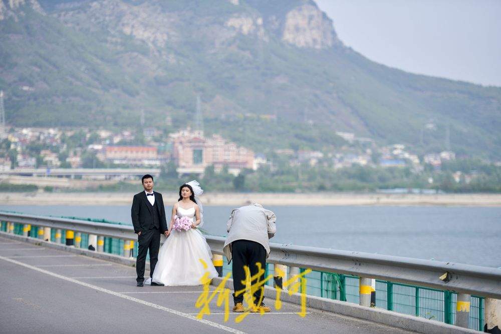 青山环绕碧水荡漾 水库治愈系美景引来打卡热