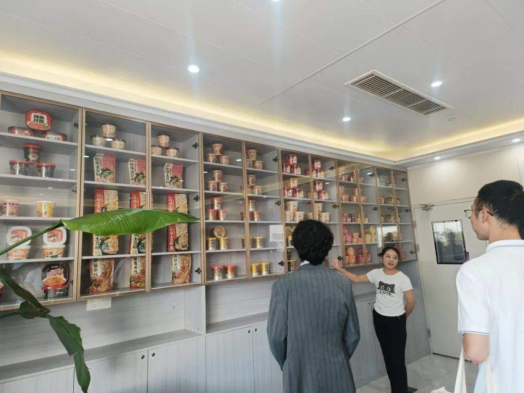数字赋能中原沃土 智能启航新郑未来——上大悉商研究生社会实践团赴新郑开发区调研