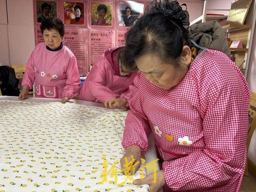 把爱缝进千针万线，济南这个“棉被奶奶”裁缝队不一般