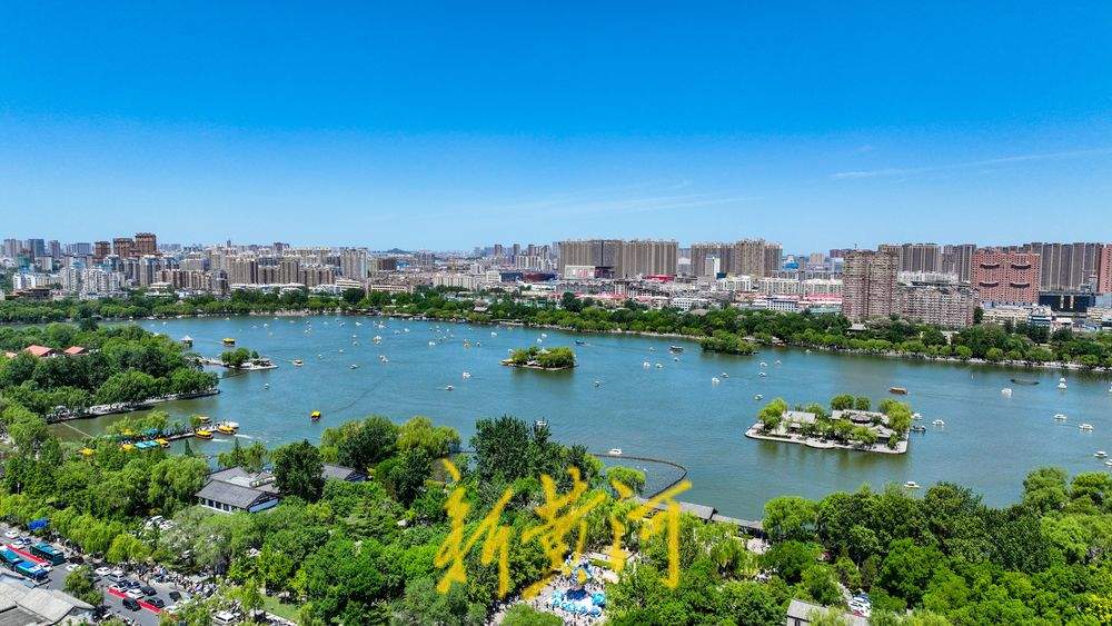 一年四季 泉在济南｜春雨后迎湛蓝通透天，泛舟明湖感受诗情画意