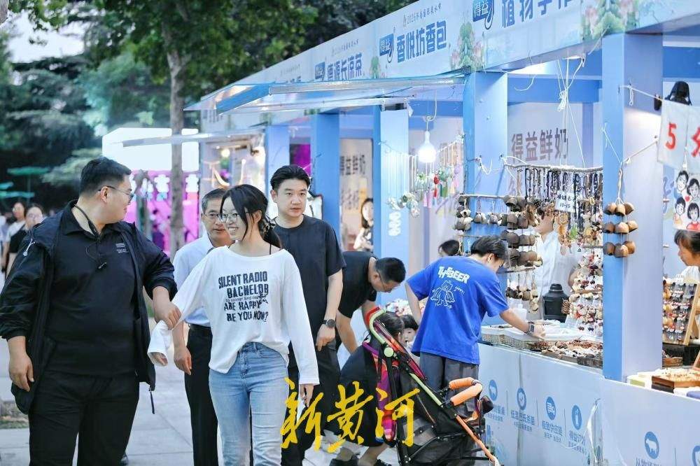 点亮泉城夜经济，明湖夜酌嘉年华开启十天湖畔狂欢