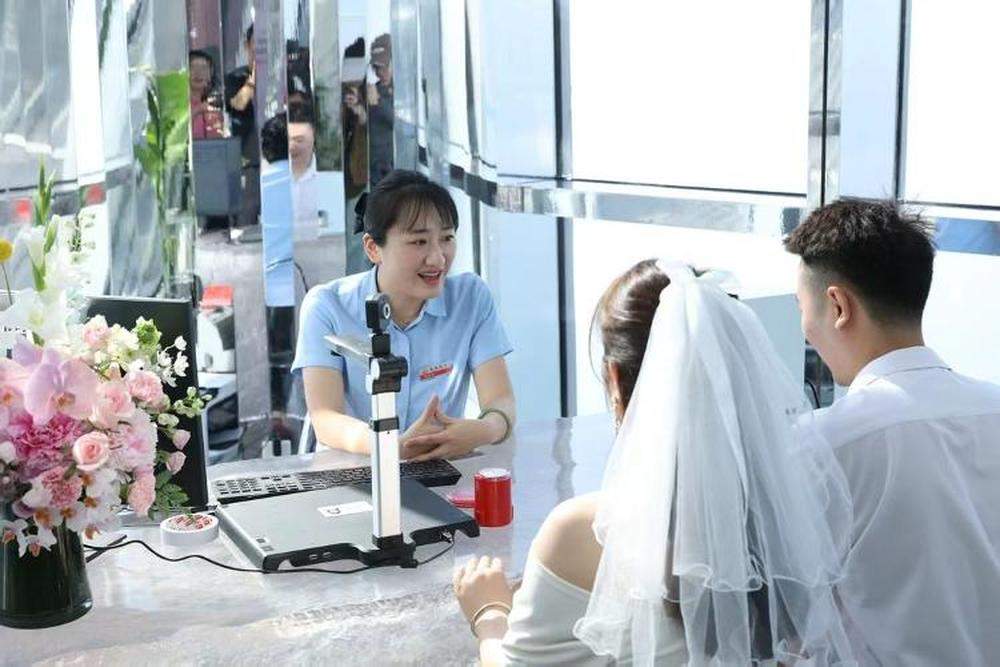 婚姻登记“全国通办”超暖心！一年来1.84万对外省新人在山东喜提结婚证