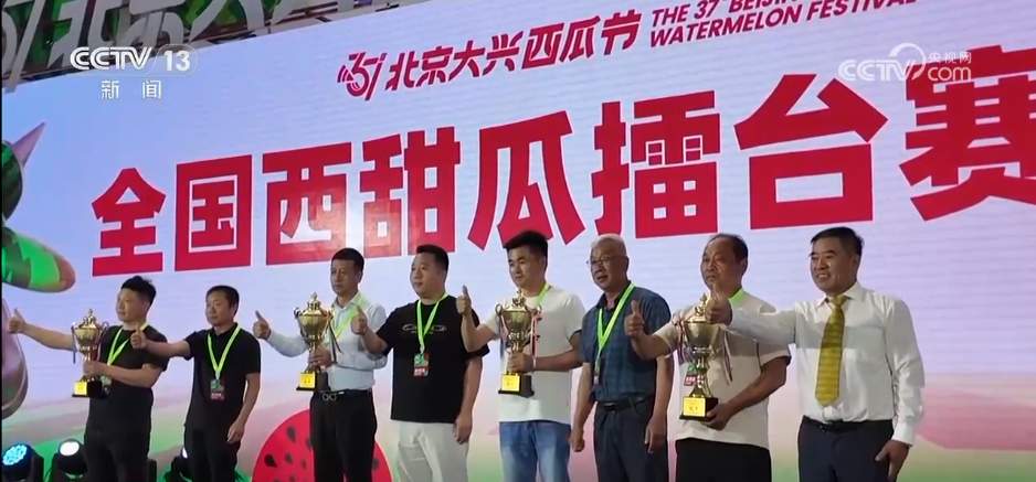 “商文旅”融合催热假日经济 “花样”民俗点燃消费市场新引擎