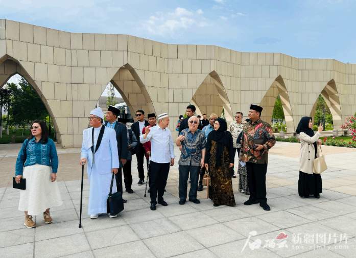 “中国新疆是一个充满活力和希望的地方”——印度尼西亚北苏门答腊省伊斯兰教代表团参访新疆