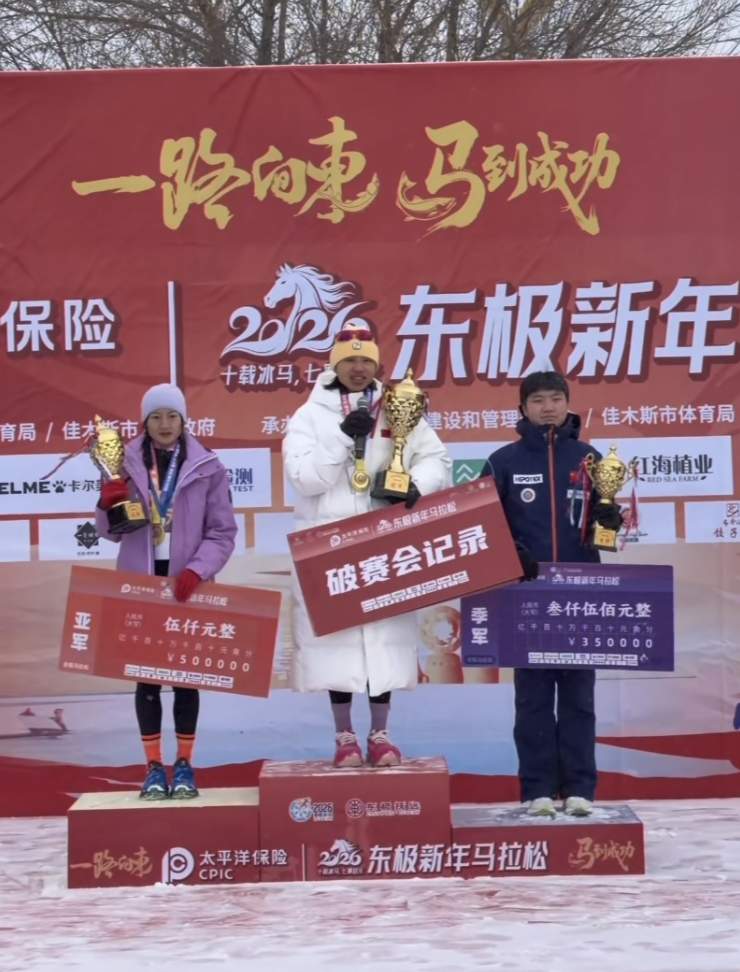 张水华跑马前曾现身寻亲公益活动,寻亲家长:她听完我的故事不禁落泪;发起者:她是自发参加的