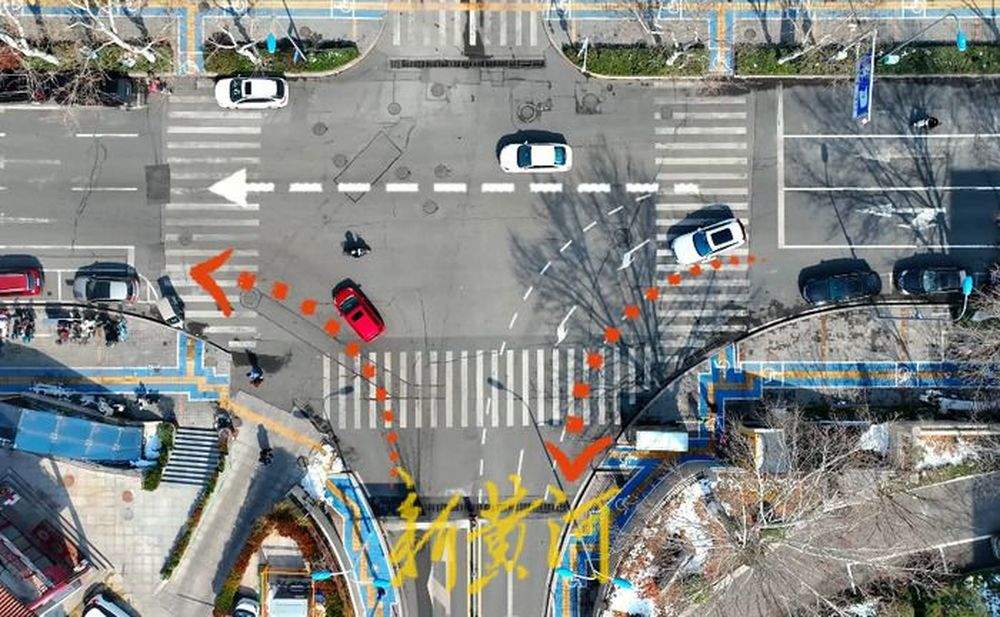 济南这条路为何机动车需“靠左行驶”？记者实探：双向提前掉头破解交通“肠梗阻”