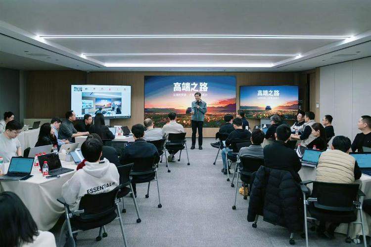 售价超80万的小米“金标车”来了,雷军:样车已到店,周末可体验,今年目标是卖1万台