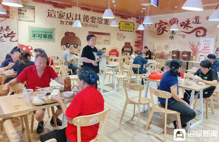 一荤两素12元 济南超市“平价食堂”主打一个价格亲民