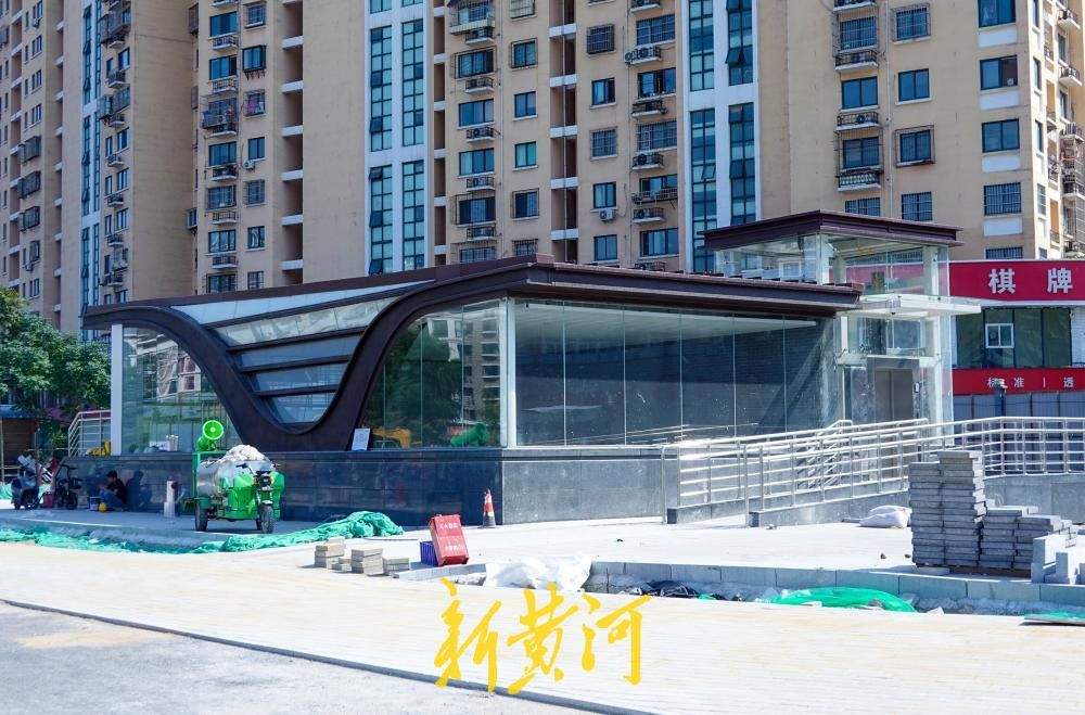 济南地铁6号线西段：三处地下站点出入口初具规模