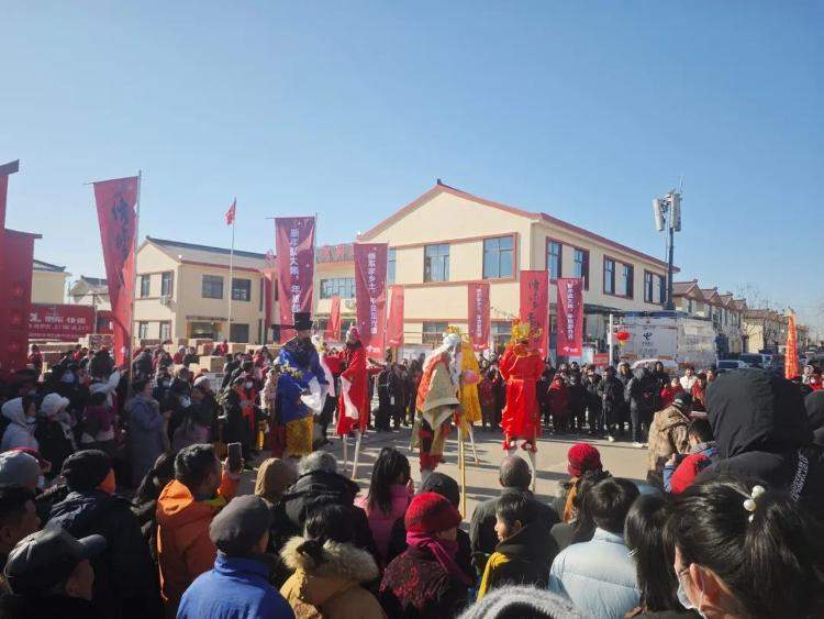 刘强东老家村民“提前过年”：领钱后像做梦似的