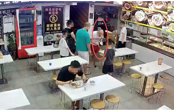 声称异物卡喉，男子长期带钢丝球吃饭“碰瓷”多家餐厅