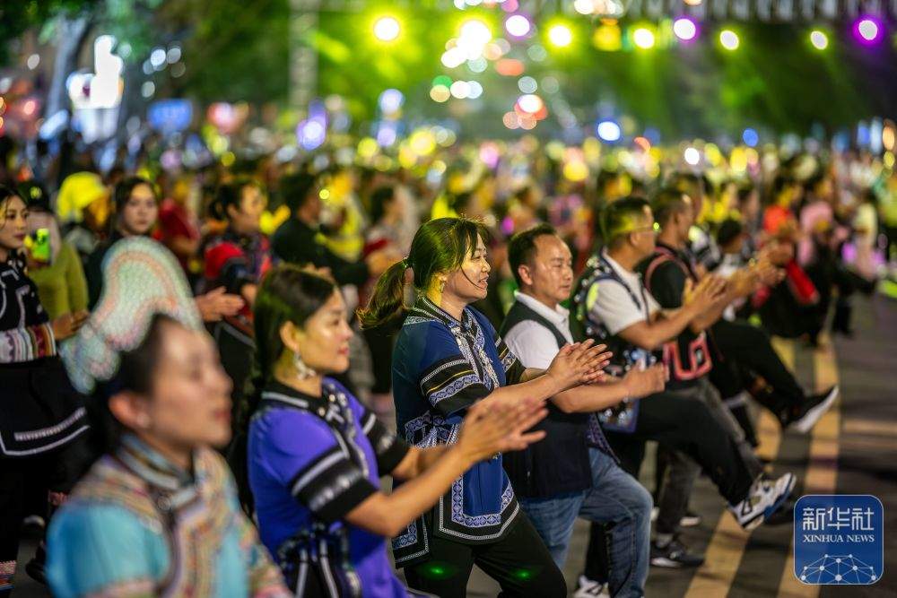 “五一”假期游 越夜越精彩