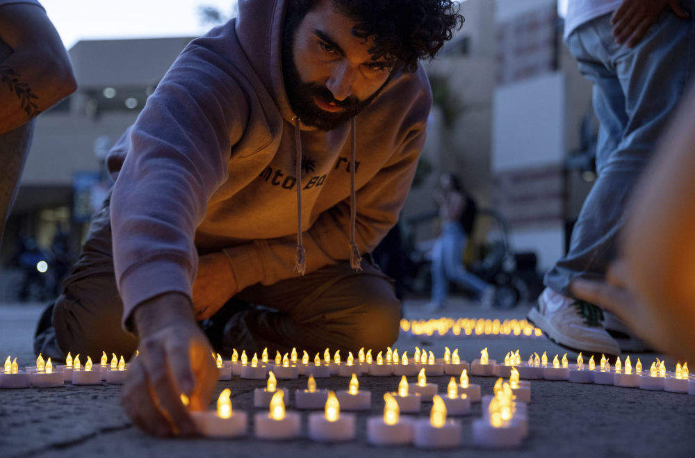 从断供到威胁收税,特朗普政府与哈佛闹大了