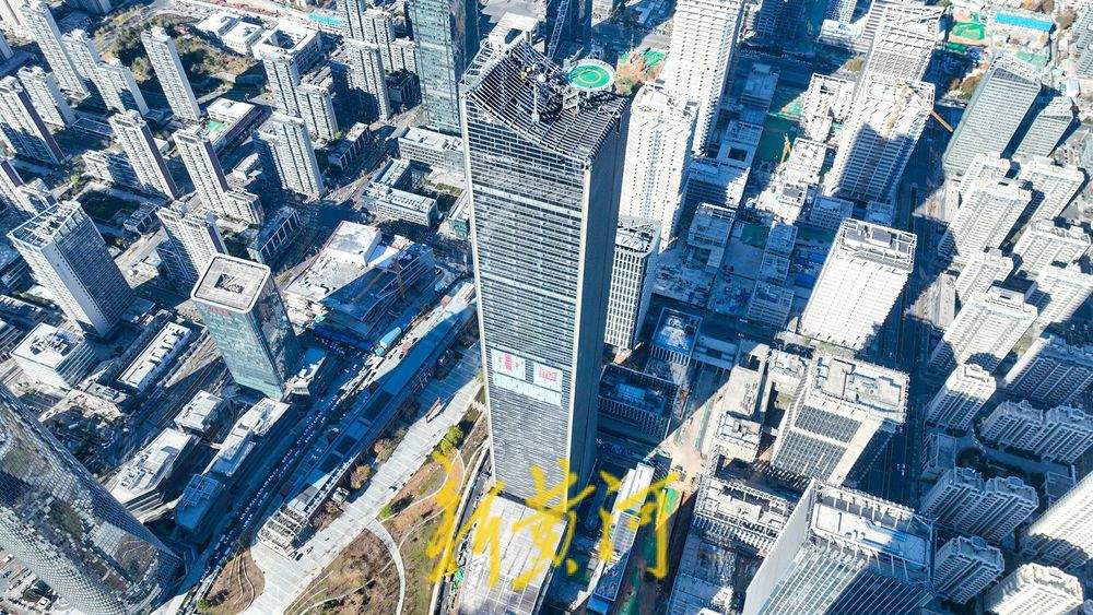 济南CBD第三高楼顶层停机坪建成，可满足主流商务直升机起降需求