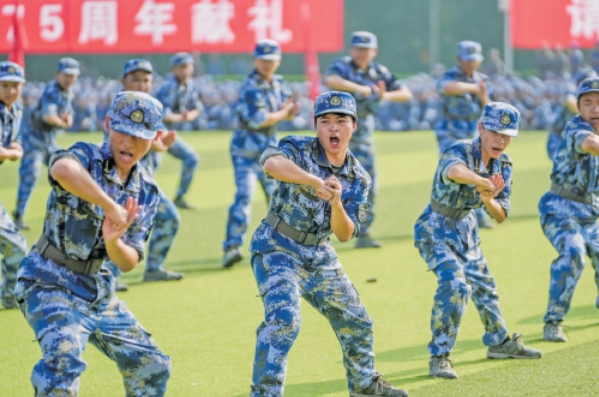 山东师范大学 2024级大学新生军训汇演超燃