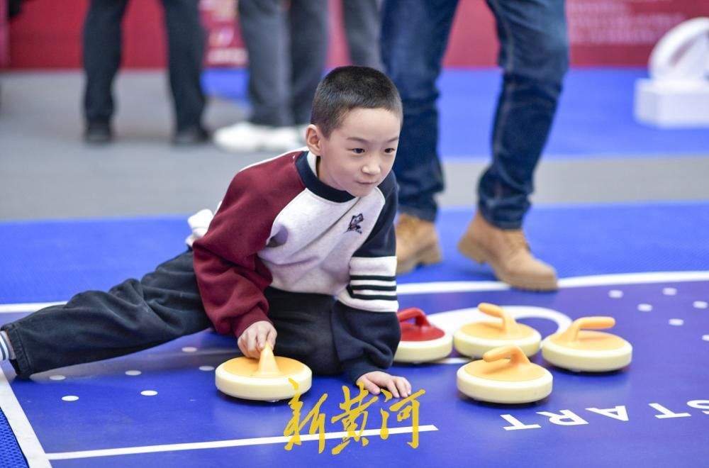 冰雪消费季 “冰雪进商圈” 第二站启幕 解锁冰雪新体验