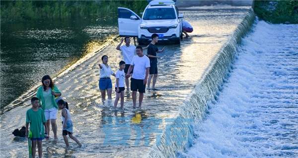 济南玉符河上游水库泄洪，下游河道全线复流