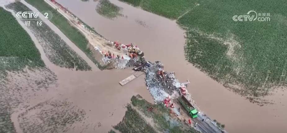 直击现场！内蒙古赤峰市老哈河堤防溃口完成合龙
