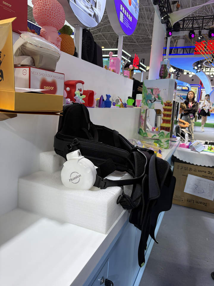 AI把脉、3D打鞋、养生锤抢手……消博会上的山东好品玩转“体验感”