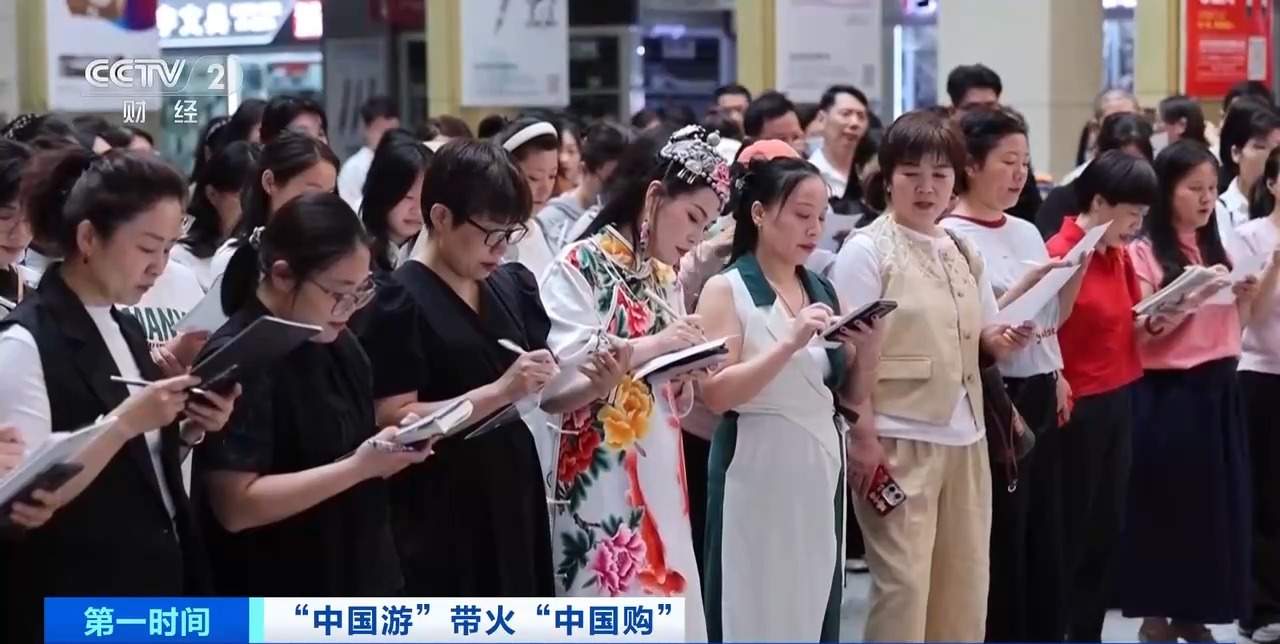 “一定要带空箱子去中国” 外国游客爱上义乌“进货式”旅游