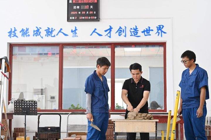 习近平总书记的重要论述指引教师工作开创新局面