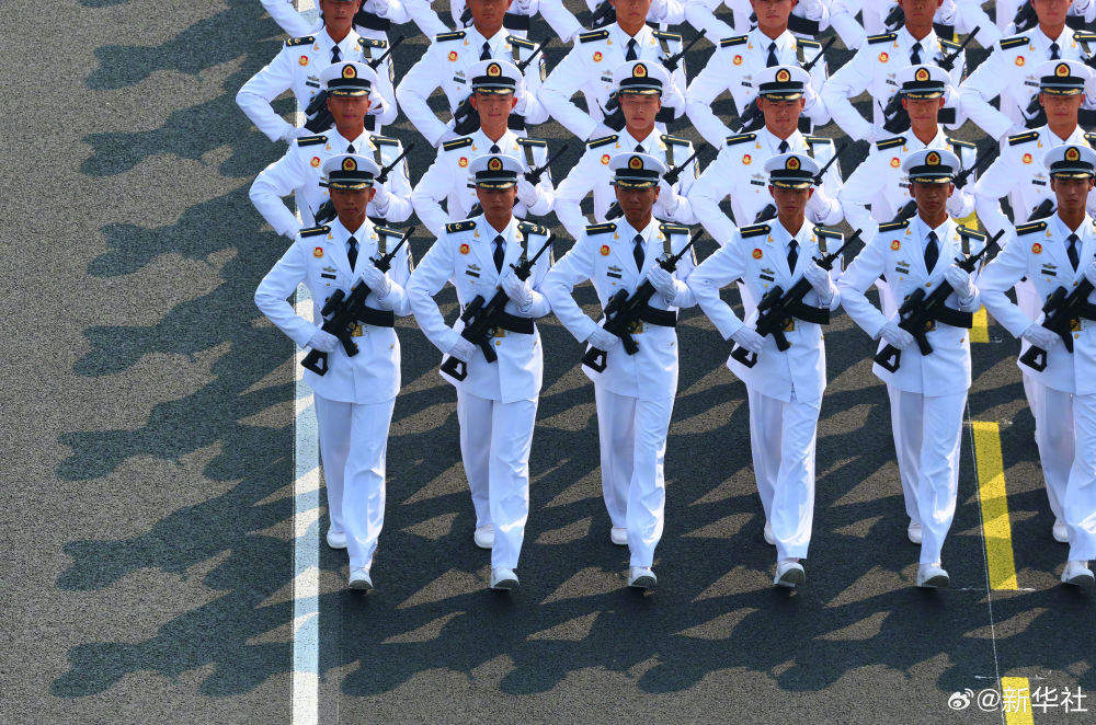 阅兵复制粘贴照来了