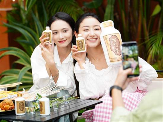 百年糊涂经典小百年：瞄准微醺场景，引领轻饮酒新风尚