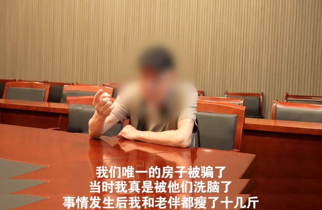 啥情况？老人被叫到派出所，领走28根金条