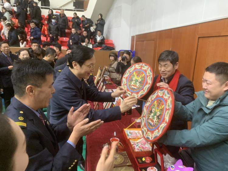 新春走基层丨非遗走入民间，侯氏社火脸谱让年味儿更浓