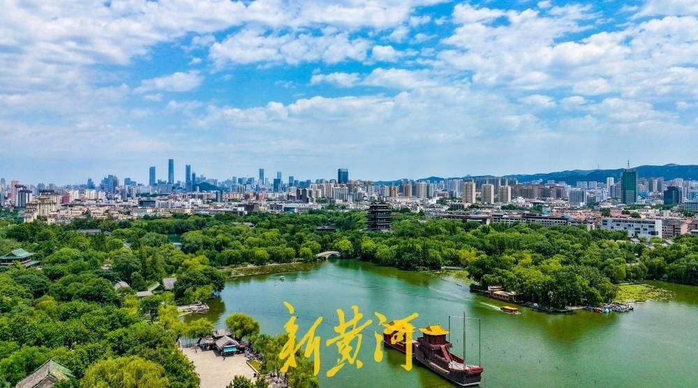 济南夏日限定美景上线：蓝天如洗白云悠 随手一拍皆大片