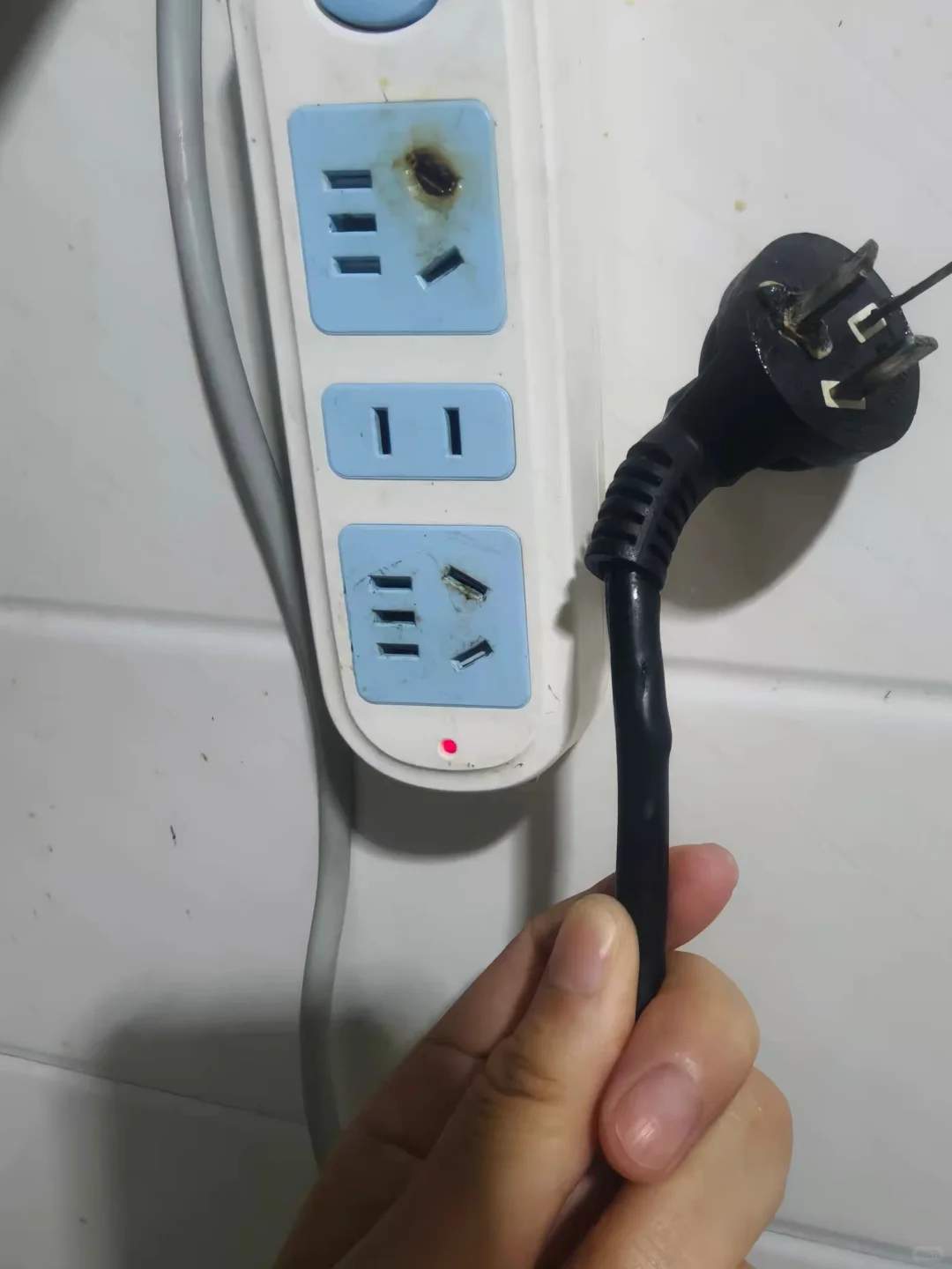 买热成像仪本为排查针孔摄像头，结果“照”出危险一幕