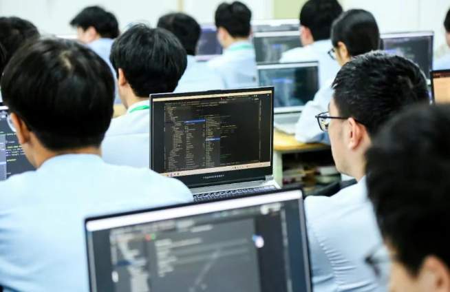 江苏宿迁八维职业教育 助力学子于时代风口寻找职业新坐标