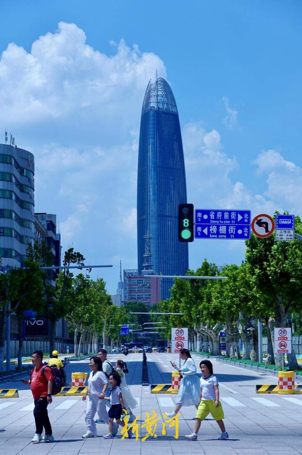 济南泉城路施工进入收尾，快车道临时向非机动车开放