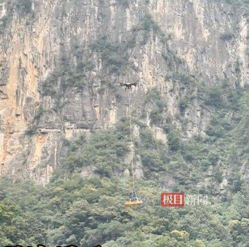 男子上山采药坠崖被困6天5夜,或靠雨水支撑,救援队用无人机吊出