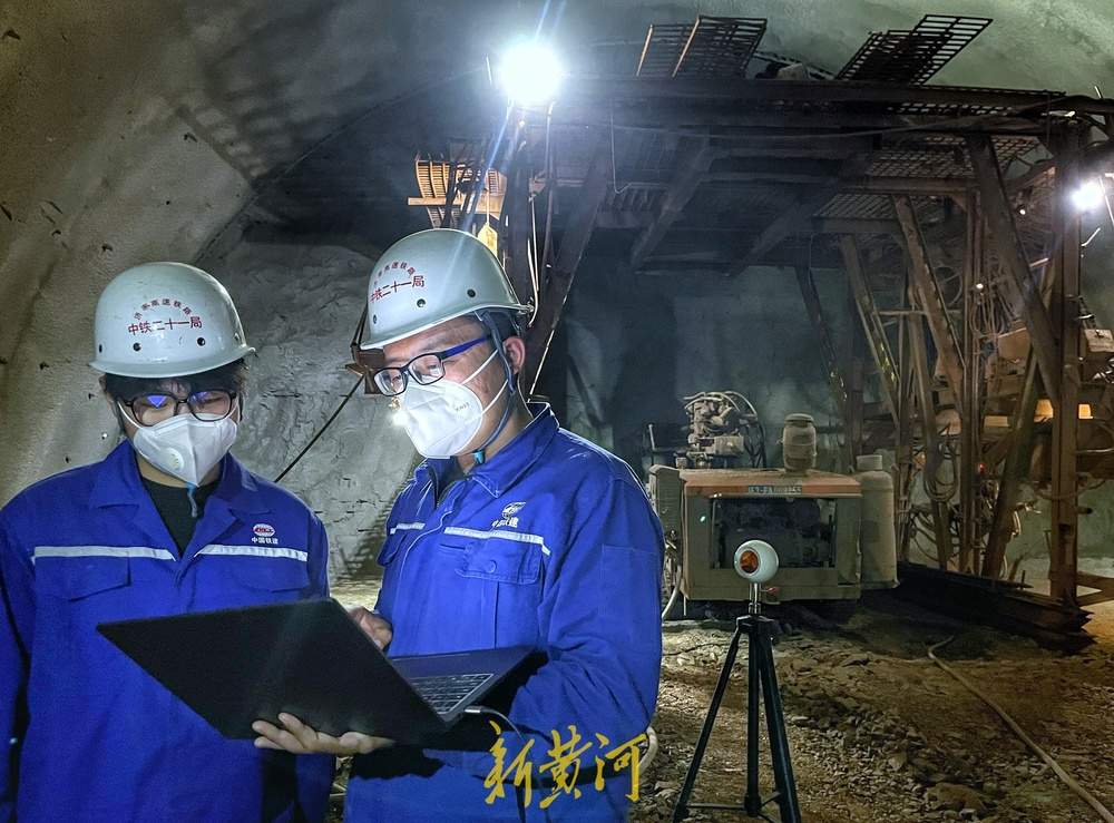 济枣铁路青铜山隧道进入正洞施工阶段,金象山隧道进洞