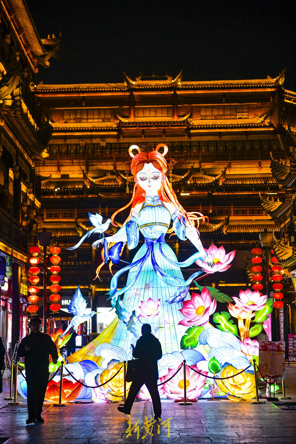 花灯展点亮百年商埠 泉城夜色再添国风新韵