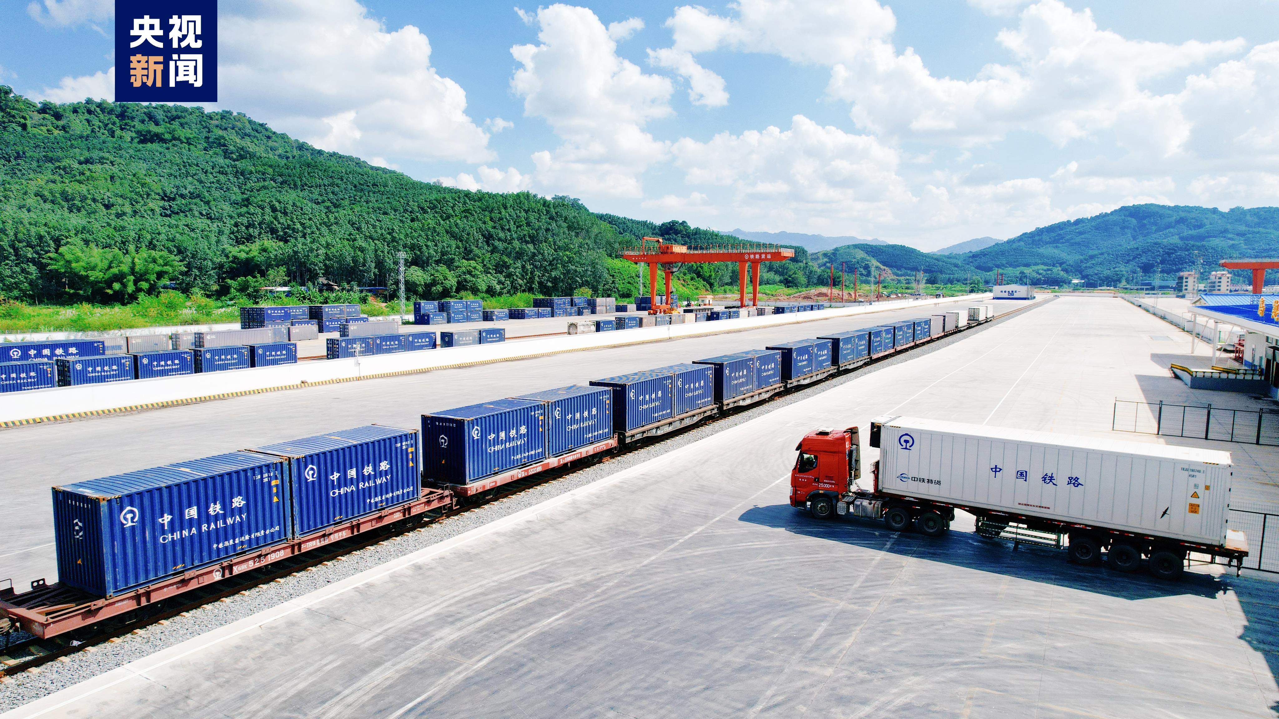 吃到老挝水果最快仅需26小时 中老铁路货物运输强劲