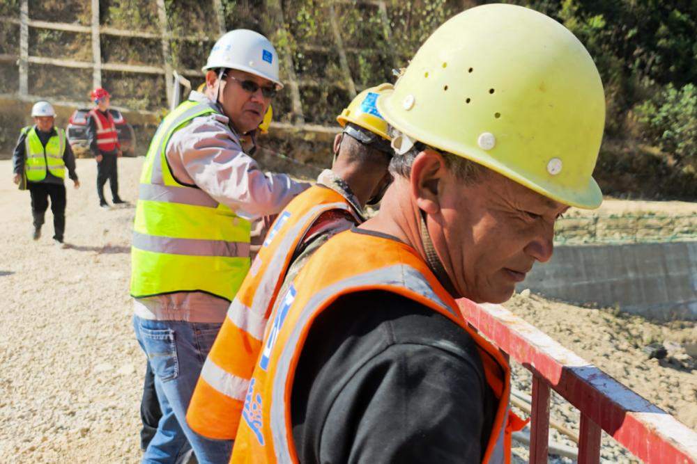 新春走基层丨中缅边境，妈妈包的“津味素”送给一群“缝山”人