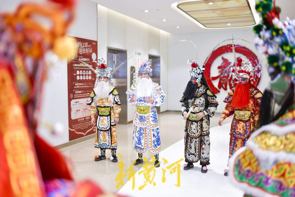 “泉”在济南过大年｜英歌舞新春舞动泉城 脸谱勾勒梁山好汉群像