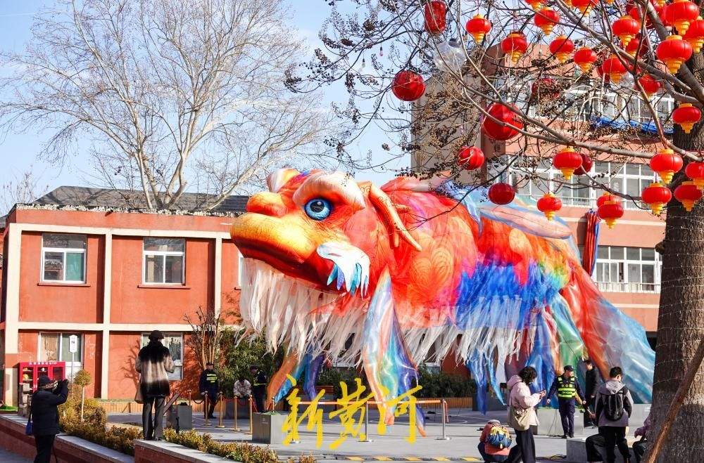 百年上新街“鳌鱼”腾飞 悬浮巡游添彩传统佳节