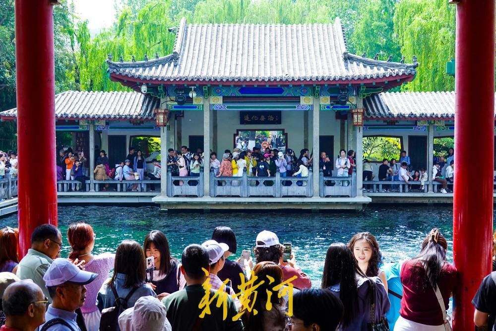 趵突泉公园全面取缔未经允许商拍，泉畔赏泉体验再升级