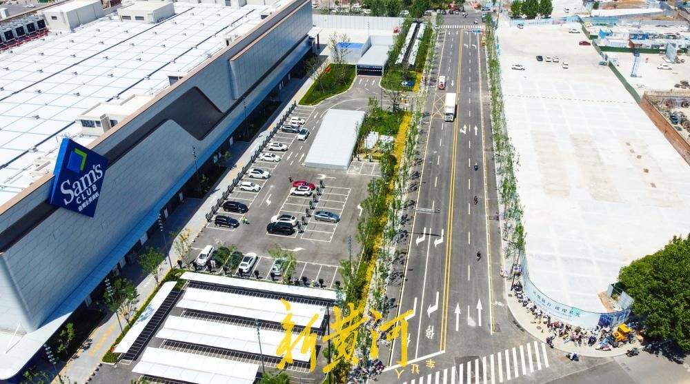 路网“成环”停车扩容 济南首家山姆会员商店周边道路全线开通