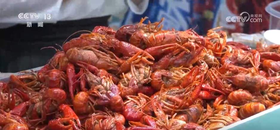 “商文旅”融合催热假日经济 “花样”民俗点燃消费市场新引擎