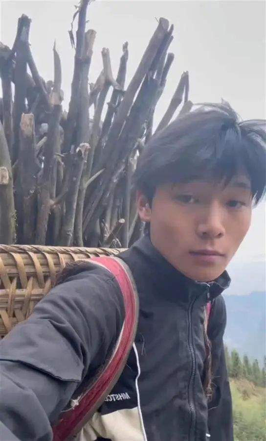 付同学火了网友直呼此刻你是最帅的男人
