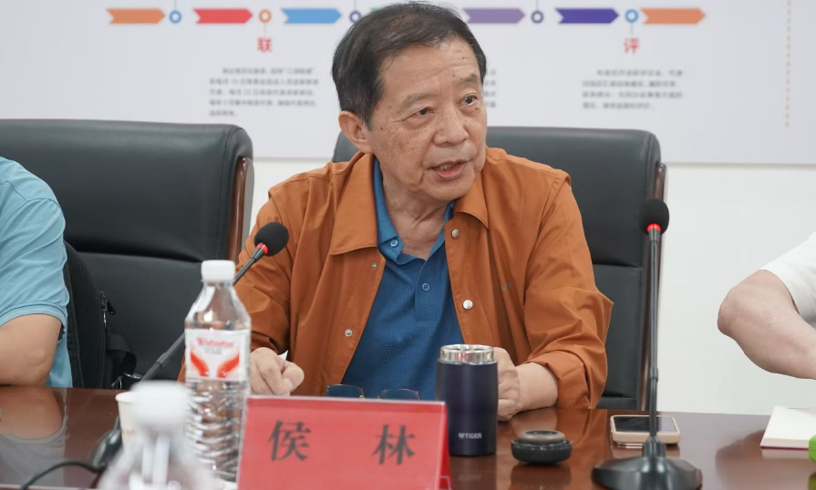 走进文学深层地带的路径——论徐萍散文的语言与叙事艺术