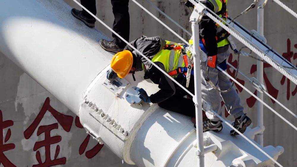 新华视点｜春节的坚守与担当 温暖相伴共赴团圆