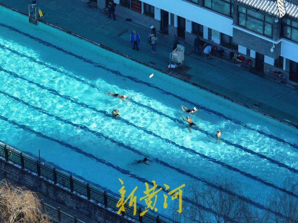 一年四季 泉在济南｜寒潮挡不住热爱，济南护城河畔冬泳爱好者热情不减