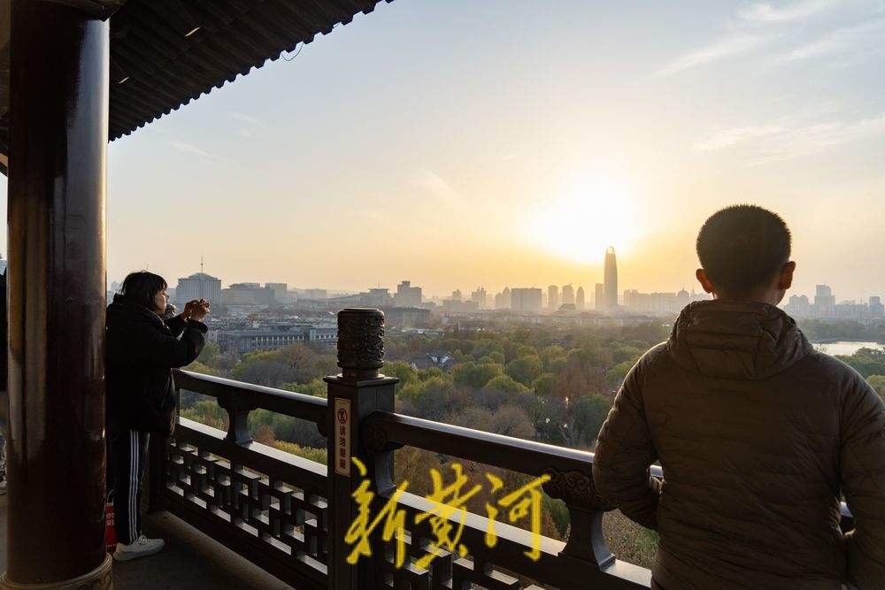 杉红柳绿！无人机视角解锁大明湖诗意冬妆