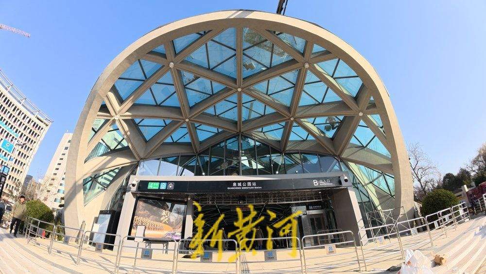 济南地铁4号线泉城公园站亮相，出入口可俯瞰站内布局
