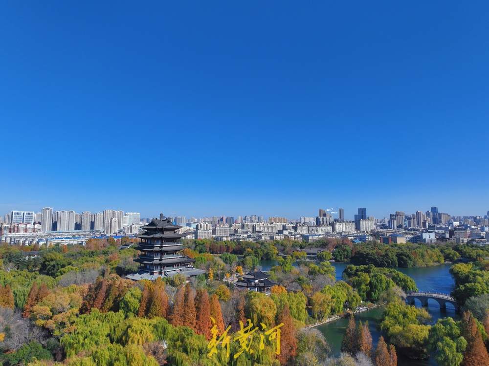 泉城迎来“寒潮蓝” 冬日明湖蓝天碧水相映生辉